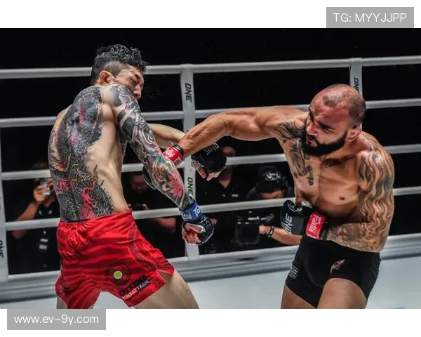 当泰拳遇上绿茵场：以格斗元素重塑足球全新跨界竞赛体验盛典魅力